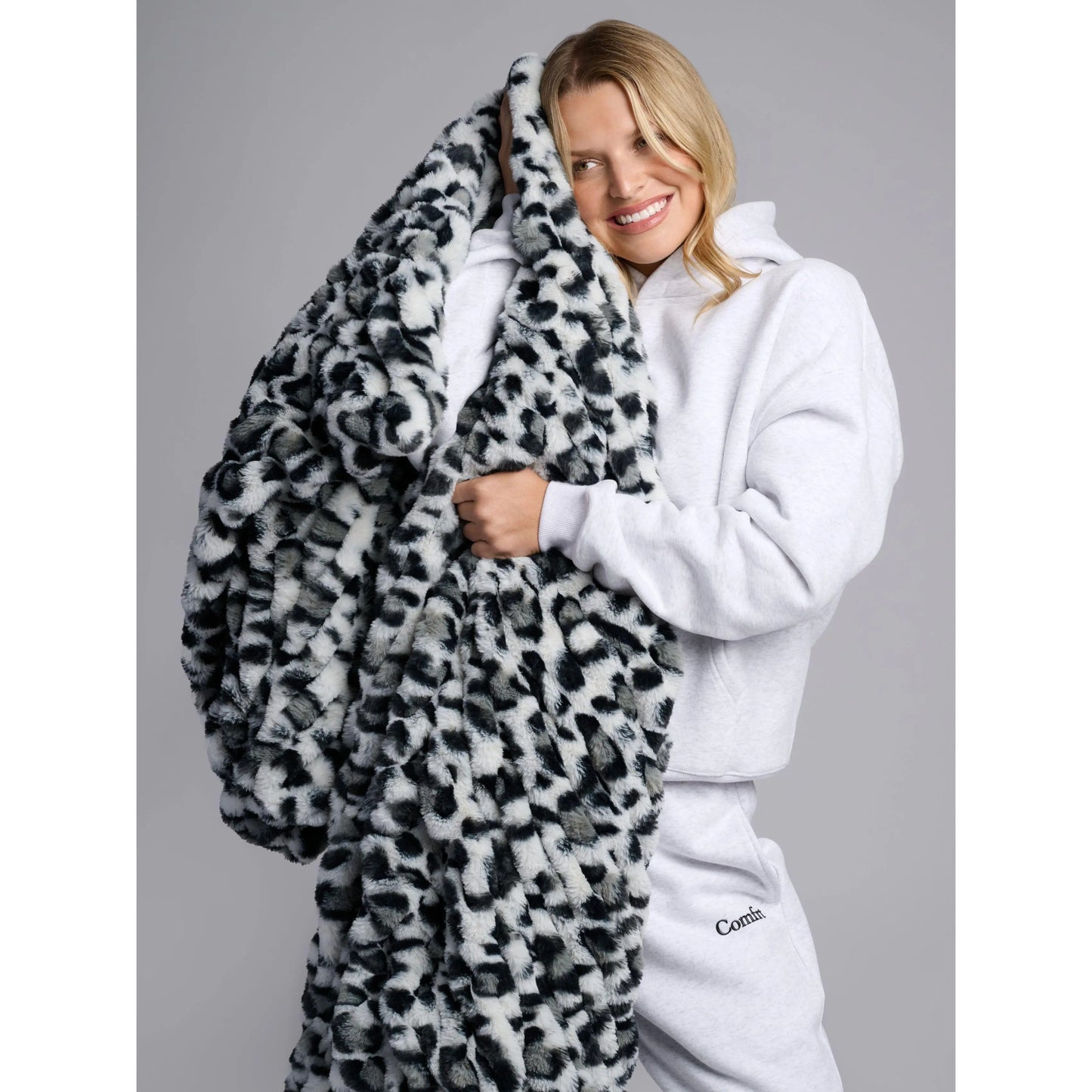 Comfrt | the Dreamer Blanket | Oversized, Cozy, Soft Warm Throw